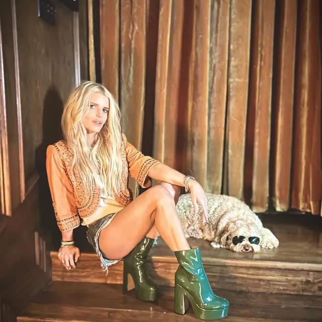 Jessica Simpson Pamer Kamar Tidur Putrinya, Cara Bicaranya Bikin Warganet Khawatir