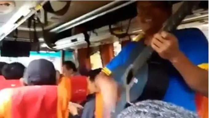 Ubah Lagu Ayu Ting Ting, Pengamen Ini Bakal Bikin Kamu Ngakak