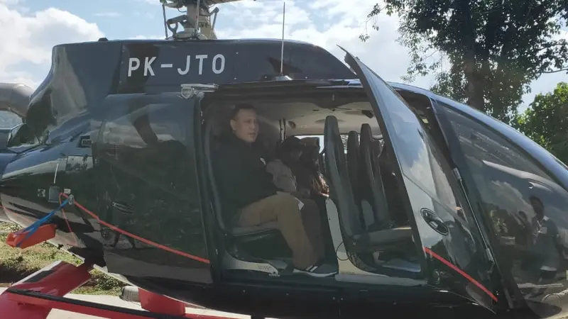 Ketua KPK Firli Bahuri naik helikopter