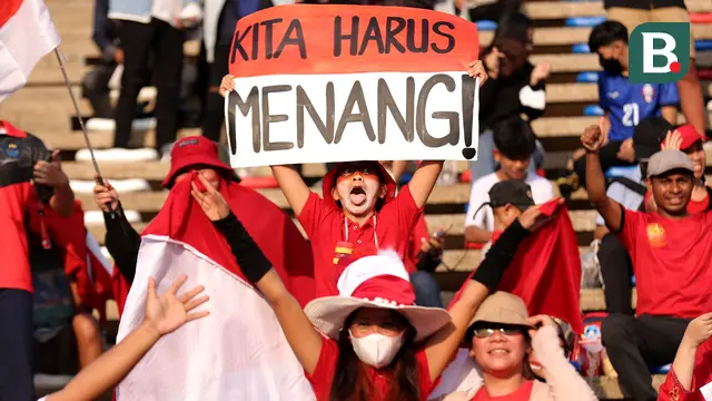 Foto: Bentangkan Bendera Merah Putih Raksasa, Begini Antusiasme Pendukung Timnas Indonesia U-22 saat Bantai Myanmar di SEA Games 2023