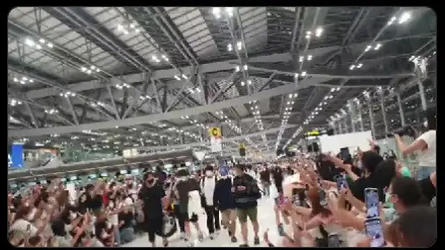 Unggahan penggemar saat Kim Seon Ho pulang ke Korea. (Tangkapan layar Twitter/ alupupu)