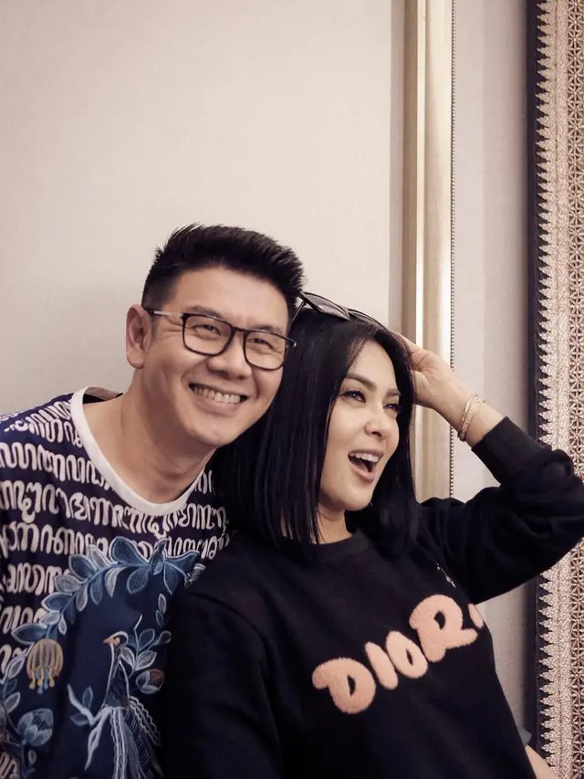 Syahrini dan Danny