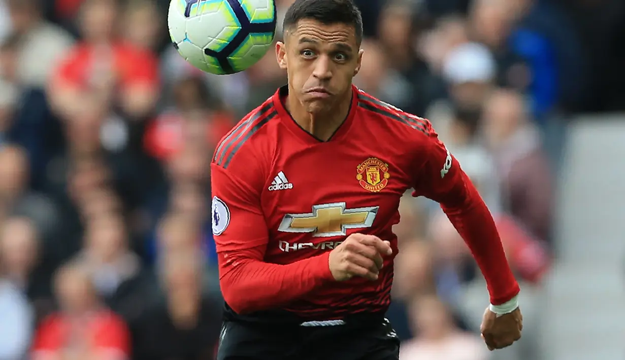 3. Alexis Sanchez - Banyak yang mengira Man City akan datangkan Sanchez saat ia menolak perpanjangan kontrak dari Arsenal. Baik di tahun terakhir kontraknya taupun menuggu tahun berikutnya dengan gratis. (AFP/Lindsay Parnaby)