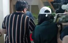 Sosok Ayah Kuat, David Bayu Eks Naif Genggam Tangan Audrey Temani Diperiksa Polisi Dugaan Video Syur