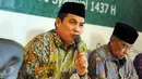 Sekjen PBNU, Helmy Faishal Zaini saat menggelar konferensi pers penetapan 1 Syawal 1437 H, Jakarta, Senin (5/7). Keputusan PBNU selaras dengan pemerintah yang menetapkan 1 Syawal 1437 H jatuh pada Rabu 6 Juli 2016. (Liputan6.com/Helmi Afandi)