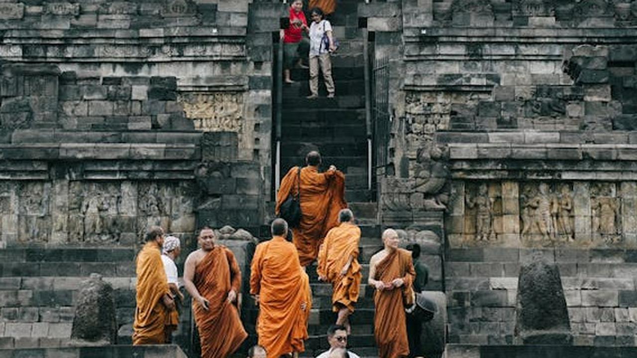 Bukan Sekadar Upacara, Ini Filosofi Mendalam di Balik Waisak di Borobudur