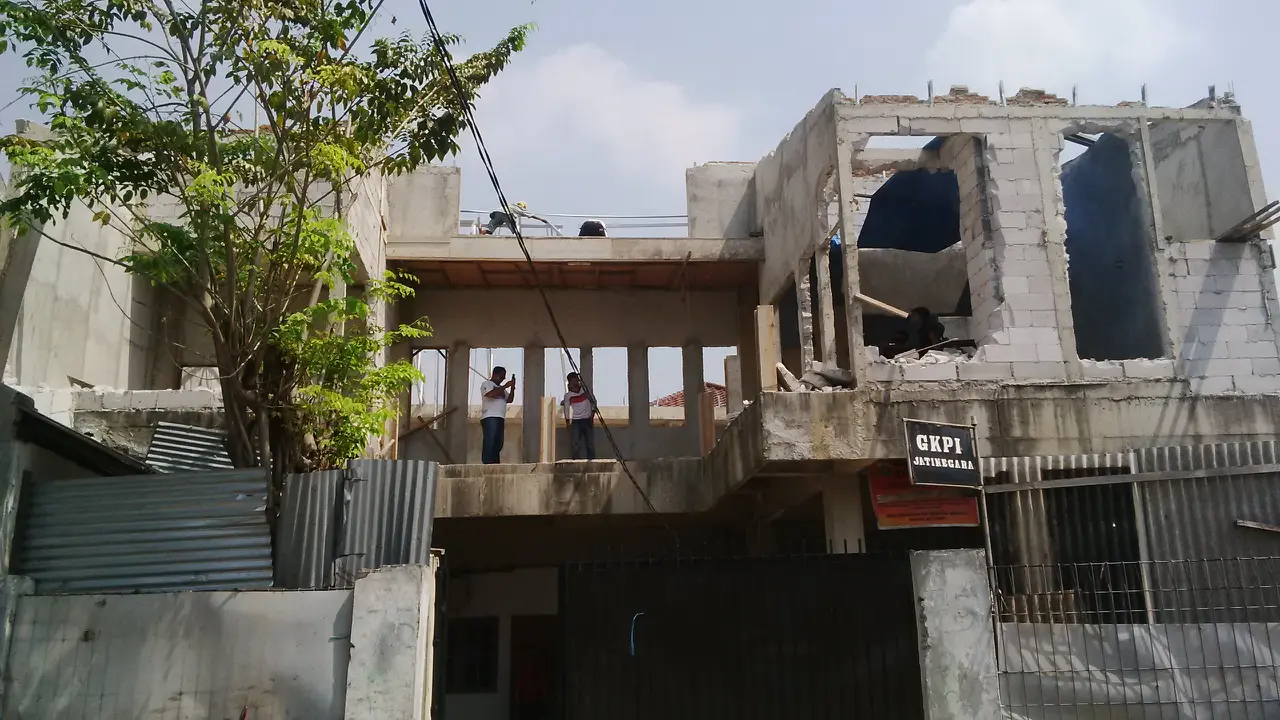 Tak Ada Izin, Rumah Ibadah di Jatinegara Dibongkar Jemaat