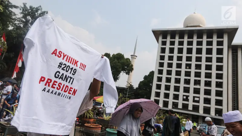 Kaos 2019 Ganti Presiden Ramai Dijual di Istiqlal