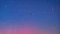 Pemandangan Aurora Borealis saat menghiasi langit Lietzen, dekat Brandenburg, bagian timur Jerman, pada 6 Maret 2016. Aurora Borealis akibat interaksi medan magnet di bumi dengan partikel dari cahaya matahari. (AFP/dpa/Patrick Pleul/Jerman)