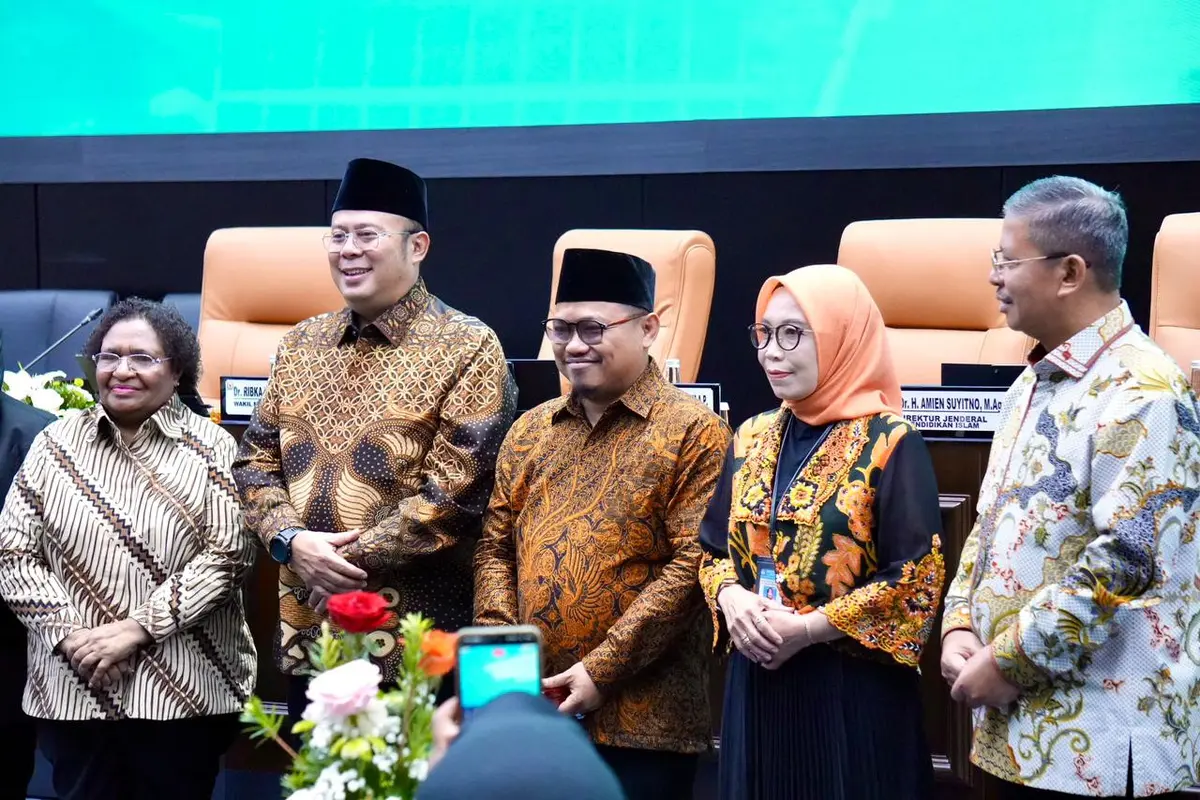 Wamendagri Ribka di Rakornas Guru dan Tenaga Kependidikan di Kompleks Parlemen, Senayan, Jakarta, Kamis (9/7/2026).