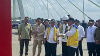 Presiden Joko Widodo atau Jokowi mengajak mantan Gubernur Jawa Barat Ridwan Kamil untuk mengecek progres pembangunan Ibu Kota Nusantara (IKN) Kalimantan Timur, Rabu (1/11/2023).