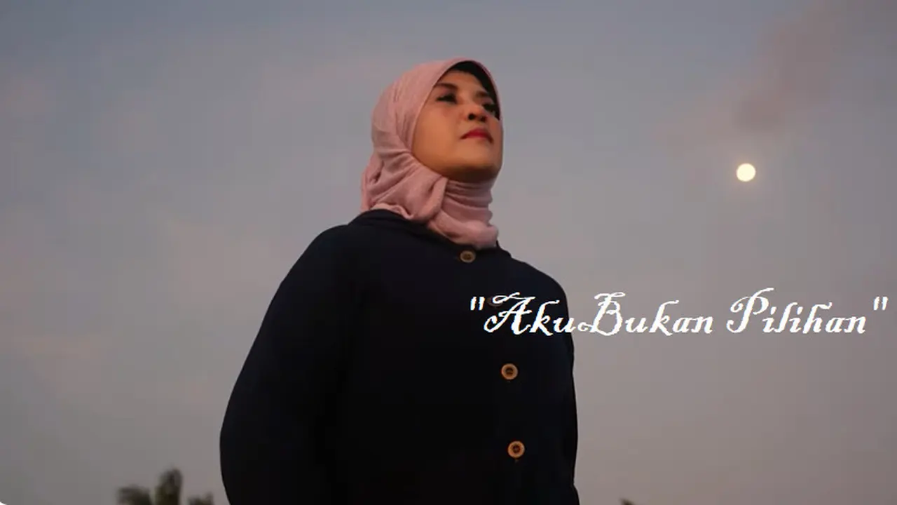 Kepala Kejaksaan Tinggi (Kejati) Jatim Mia Amiati masih sempat menyalurkan talentanya di bidang tarik suara. (Istimewa)