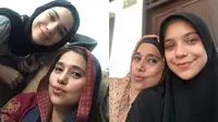 Ayu Azhari dan Isabelle Tramp (Sumber: Instagram/ayukhadijahazhari)