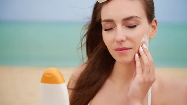 5 Rutinitas Skincare yang Bisa Bantu Kontrol Minyak di Wajah - 5