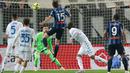 Atalanta mencetak gol lewat Marten De Roon (58’) dan Rasmus Hojlund (88’). (Spada/LaPresse via AP)