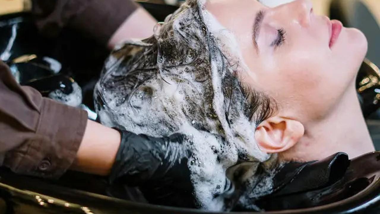 5 Cara Tepat Merawat Rambut agar Tetap Sehat Setelah Diwarnai