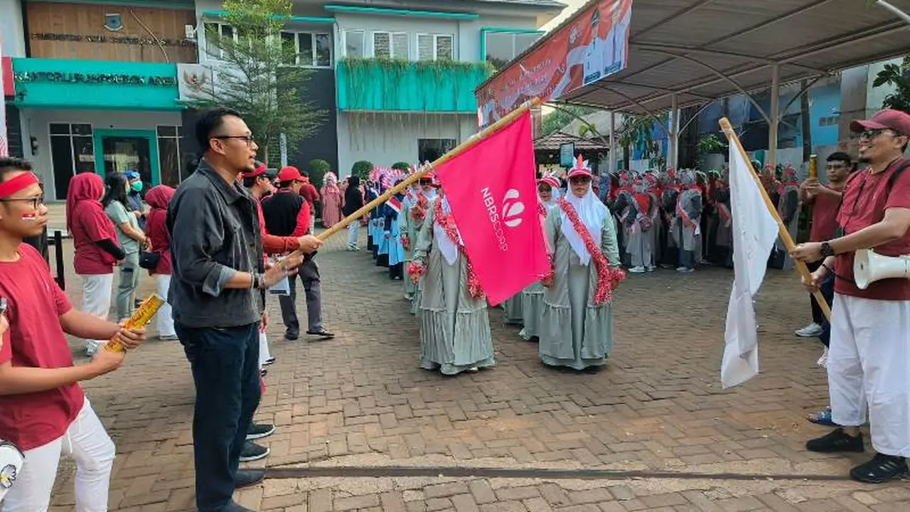 Gelar Gerak Langkah Kebangsaan bersama Ratusan Peserta Emak-Emak di HUT ke-78 RI