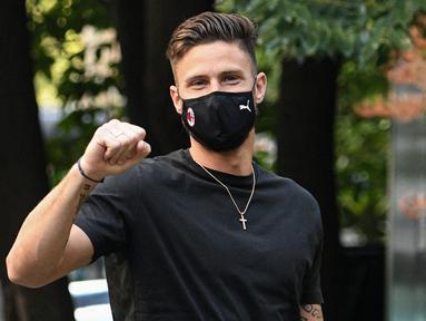 Olivier Giroud resmi menjadi pemain AC Milan setelah direkrut dari Chelsea pada bursa transfer musim panas ini. Dirinya akan berseragam Rossonerri dengan nomor punggung sembilan, untuk mengawali debutnya di Liga Italia pada musim 2021/2022. (Foto: AFP/Piero Cruciatti)