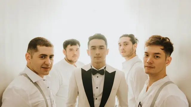 Potret Groomsmen Dampingi 6 Artis Menikah Ini Tak Kalah Gagah, Curi Perhatian