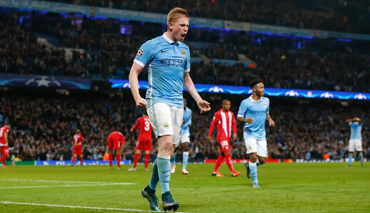 Gelandang City, Kevin De Bruyne melakukan selebrasi usai  mencetak gol kegawang Sevilla pada pertandingan liga Champions di Etihad Stadium, Kamis (22/10/2015). City menang atas Sevilla dengan skor 2-1. (Reuters/Phil Noble)