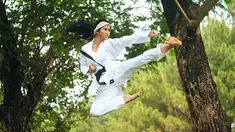Sudah sejak tahun 2017, sosok Claresta Taufan menghiasi layar kaca Indonesia. Awalnya ia dikenal sebagai host dalam sebuah acara pertualangan. Dari sinilah ia mulai banyak muncul dan bermain FTV. Selain itu sebagai atlet karate ia sudah banyak menorehkan berbagai prestasi. (Liputan6.com/IG/@clarestaufan)