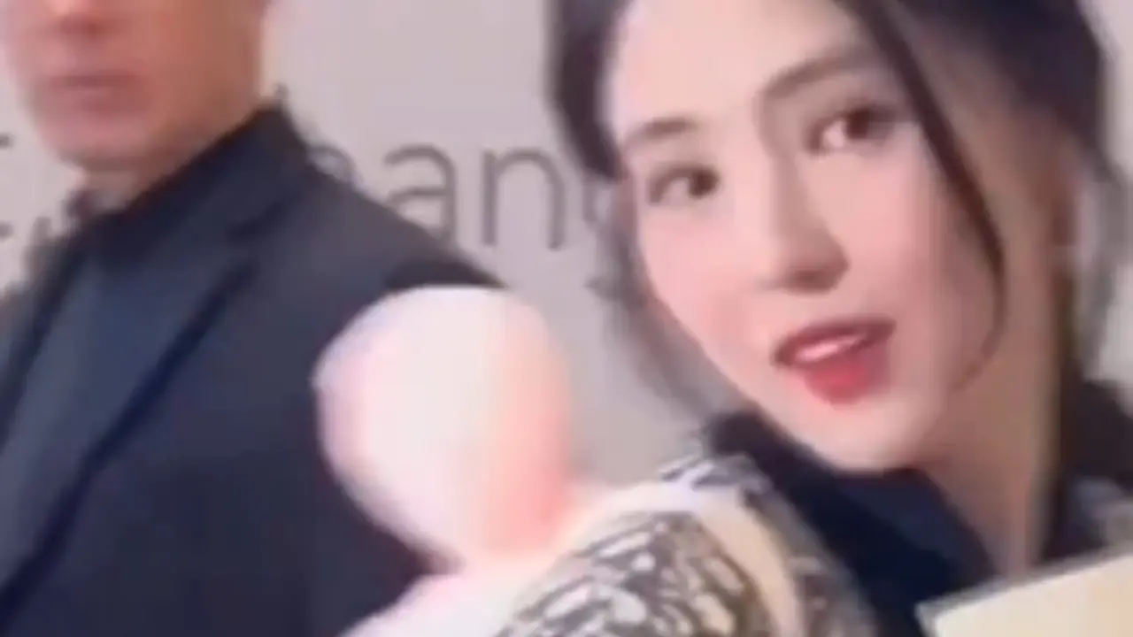 Han So Hee Tuai Atensi dengan Skin Tone yang Dianggap Terlalu Pucat