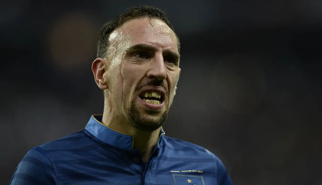4. Franck Ribery, tampil superior saat bersama Bayern Munchen dengan meraih banyak gelar, namun performanya menurun bersama timnas Prancis. Hal ini membuat publik Prancis kecewa karena menganggap gelandang itu tidak tampil total. (AFP/Franck Fife) 