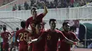 Pemain Timnas Indonesia U-22 merayakan gol yang dicetak Egy Maulana Vikri ke gawang Timnas Iran U-23 pada laga uji coba internasional di Stadion Pakansari, Bogor, Sabtu (16/11). Indonesia menang 2-1 atas Iran. (Bola.com/Yoppy Renato)