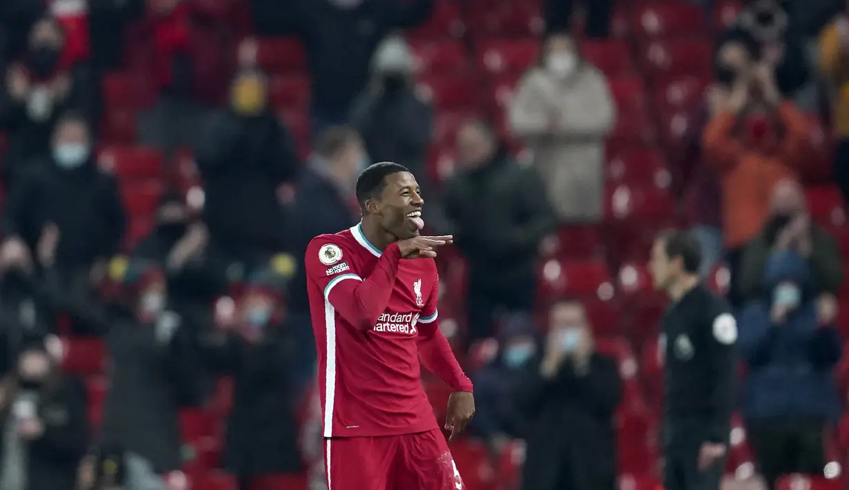 Gelandang Liverpool, Georginio Wijnaldum berselebrasi usai mencetak gol ke gawang Wolverhampton Wanderers pada pertandingan lanjutan Liga Inggris di Stadion Anfield, Liverpool, Inggris, Minggu (7/12/2020). Liverpool menang telak atas Wolverhampton 4-0. (AP photo/Jon Super, Pool)