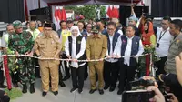 Gubernur Jawa Timur, Khofifah Indar Parawansa meresmikan jembatan bailey  Kragenan Probolinggo (Istimewa)