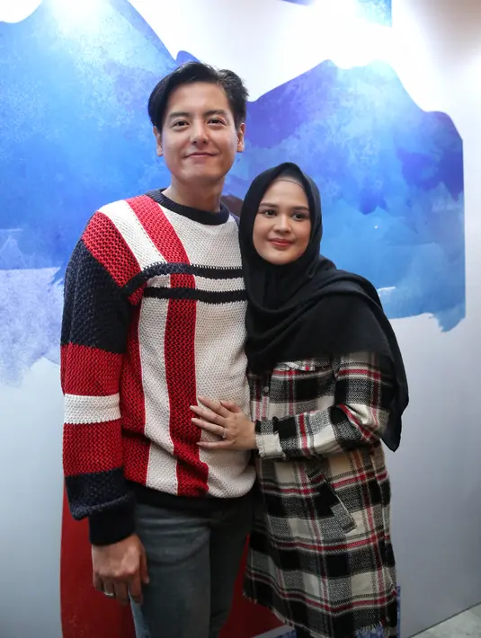 Cut Meyriska dan Roger Danuarta hadir dalam prescon film Berhenti Dikamu, kamis (30/1/2020). (Adrian Putra/Fimela.com)