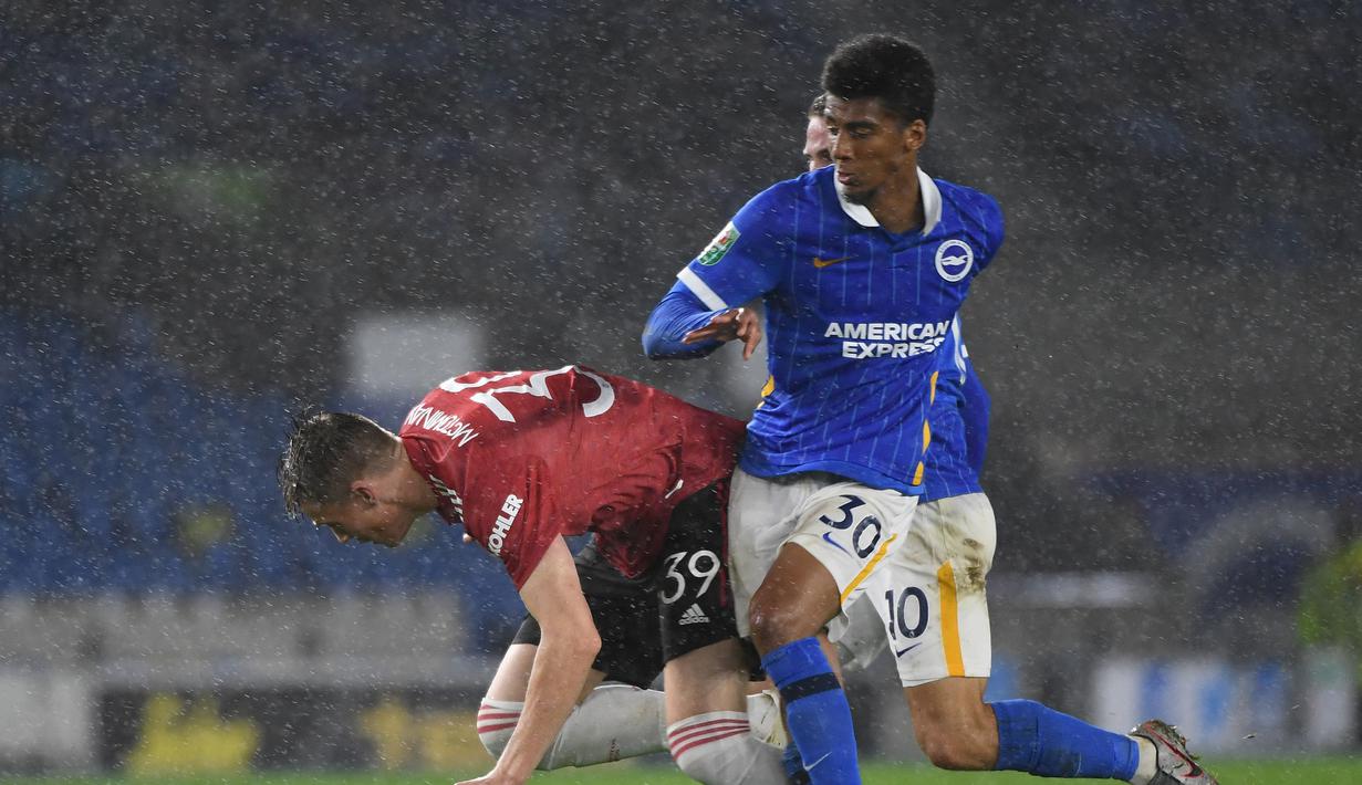 Bernardo Fernandes. Bek kiri asal Brasil berusia 27 tahun ini didatangkan RB Leipzig bersamaan dengan Naby Keita dari RB Salzburg pada awal musim 2016/2017 dengan nilai transfer 6 juta euro atau setara Rp93,9 miliar. Usai dua musim dan total tampil dalam 49 laga di semua ajang dengan torehan 1 gol dan 2 assist, ia dilepas ke Brighton and Hove Albion pada awal musim 2018/2019 dengan mahar senilai 10 juta euro atau setara Rp156,5 miliar. Sejak awal musim 2021/2022 Brighton melepasnya ke RB Salzburg setelah sempat meminjamkannya pada 2020/2021. (AFP/Pool/Andy Rain)