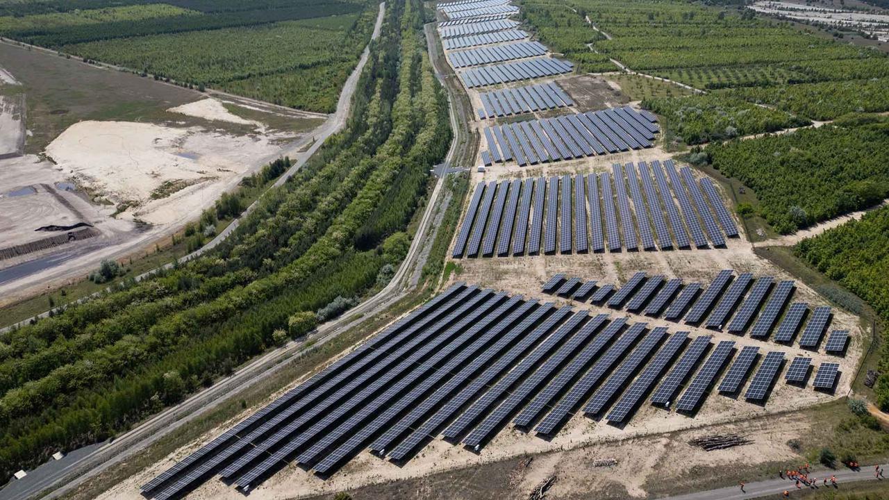 FOTO:  Intip Areal Bekas Tambang Batubara Diubah Menjadi Kawasan Sumber Energi Terbarukan Yang Hijau