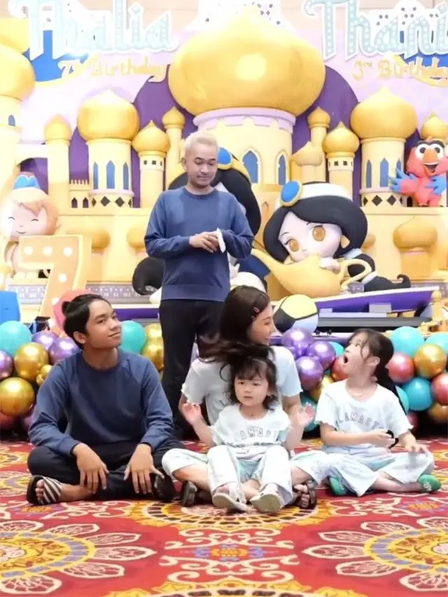 [Fimela] Ultah Thania dan Thalita