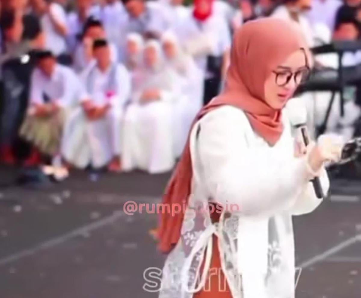 Tampil Perdana Usai Menikah, Nissa Sabyan Dikabarkan Hamil