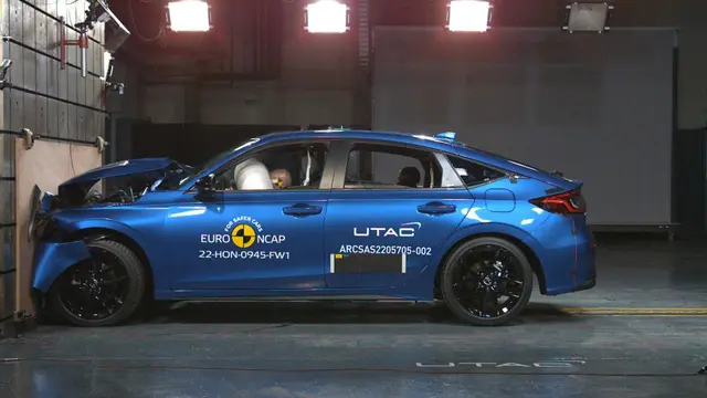 Honda Civic Hybrid Diuji Tabrak, Begini Hasilnya