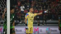 Aksi kiper RANS Nusantara FC, Wawan Hendrawan ketika menghadapi Bali United pada pekan ketiga BRI Liga 1 2022/2023 di Stadion Kapten I Wayan Dipta,&nbsp;Kamis (4/8/2022). (Bola.com/Maheswara Putra)