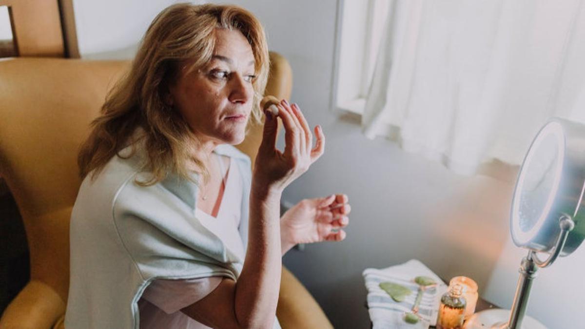 Rahasia Makeup Usia 40-an agar Tampil Lebih Segar dan Awet Muda tanpa Ribet