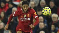 Joe Gomez didatangkan dari Charlton Athletic pada 2015 silam. Sempat kesulitan mendapatkan tempat, Gomez akhirnya menjadi duet Virgil van Dijk di lini belakang The Reds. Pemuda 24 tahun itu juga berjasa membawa gelar Liga Inggris pertama Liverpool pada musim 2019/2020. (AFP/Paul Ellis)