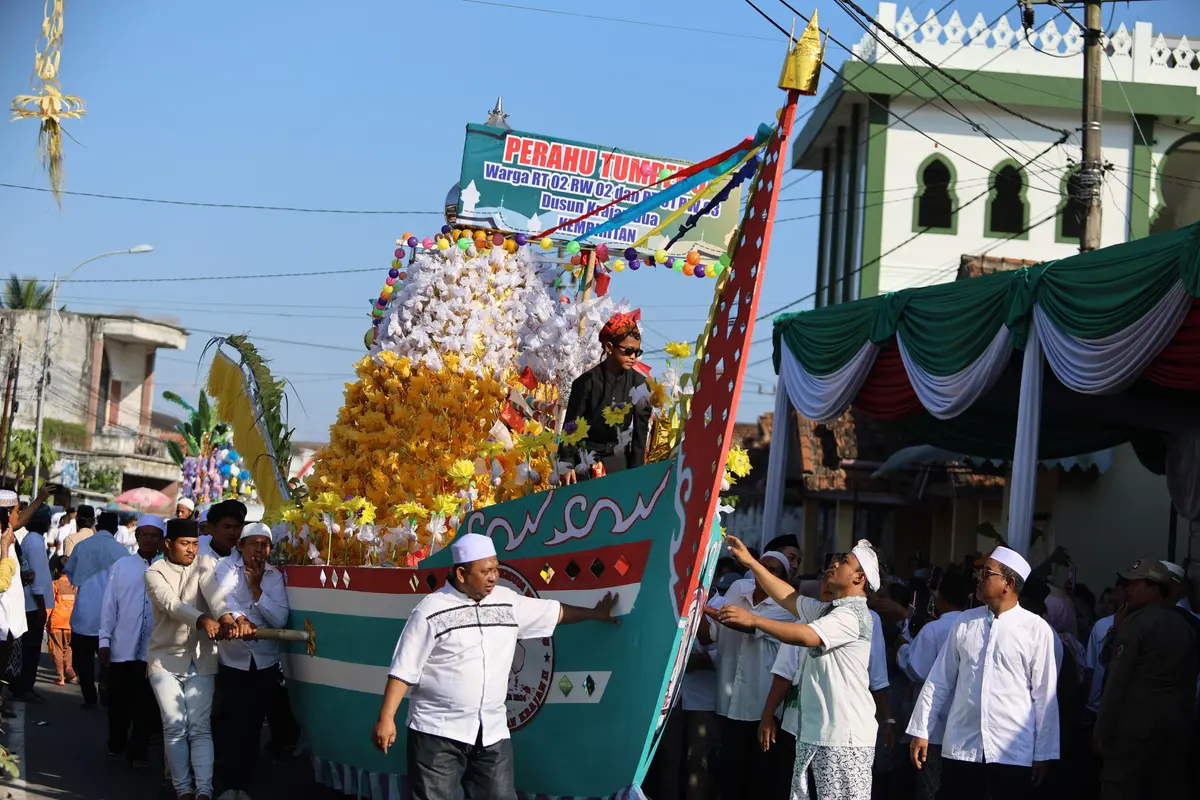 Warga Banyuwangi gelar endhog-endhogan peringati maulid Nabi Muhammad SAW