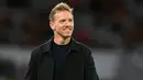 Julian Nagelsmann dinobatkan sebagai pelatih termuda di Liga-liga Eropa pada musim ini, yaitu 34 tahun. Ia ditunjuk untuk menangani Bayern Munchen setelah sukses bersama RB Leipzig selama tiga tahun. Munchen tercatat baru mengalami kekalahan satu kali hingga pekan ini. (AFP/Christof Stache)