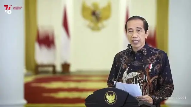 Presiden Joko Widodo sampai pengumuman perpanjangan penerapan PPKM level 4 Senin (2/8) malam. PPKM level 4 dilanjutkan mulai tanggal 3 sampai 9 Agustus di beberapa kabupaten.