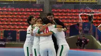 Timnas Futsal Indonesia putri berhasil menang 2-0 atas Hong Kong di Grup A Kejuaraan AFC Futsal Wanita 2018, Bangkok, Thailand, Rabu (2/5/2018). (Istimewa)