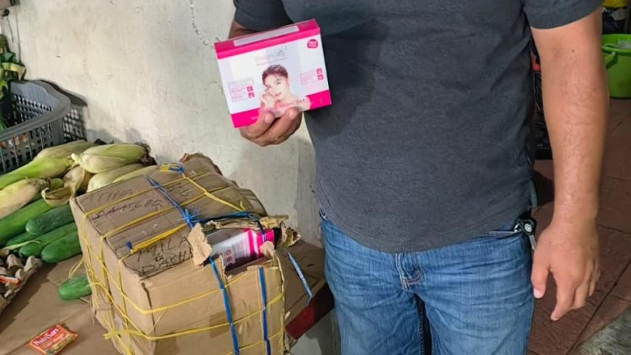 Ditemukan kosmetik bermerek Brilliant di dek 1 bagian dapur kapal KM Permata Bunda, yang akan berlayar dengan tujuan Ternate.