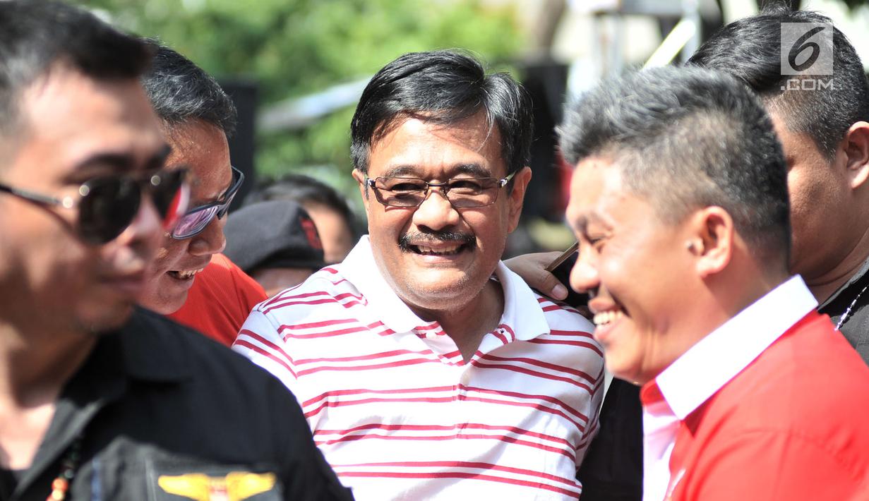 Pembina Bara Baja Djarot Syaiful Hidayat saat tiba menghadiri deklarasi dukungan bakal calon presiden Joko Widodo dan Ma'ruf Amin di Rumah Aspirasi, Jakarta, Minggu (16/9). (Merdeka.com/Iqbal S. Nugroho)