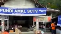 Tim Pundi Amal SCTV yang dibantu dengan sejumlah relawan, menelusuri lokasi longsornya bukit di desa Karangrejo, Kecamatan Loano, Purworejo.