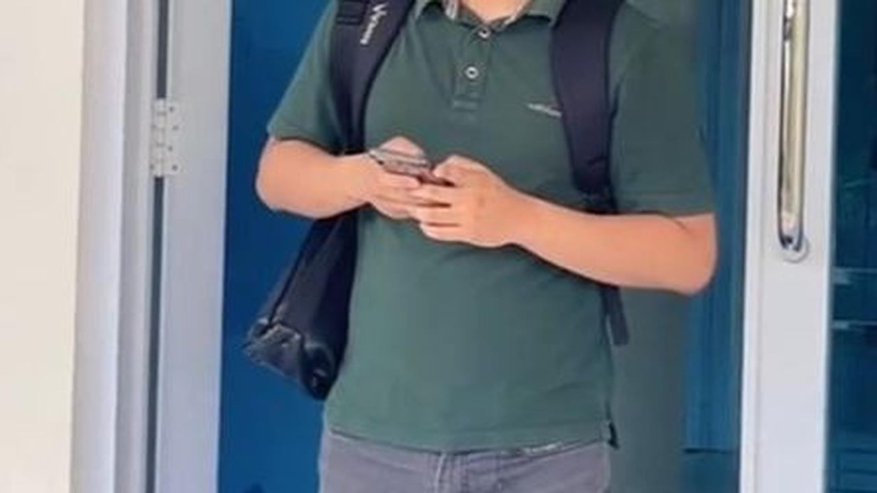 "Guys anak mamah laki-laki pulang," kata sang ibu begitu Semringah.<br>