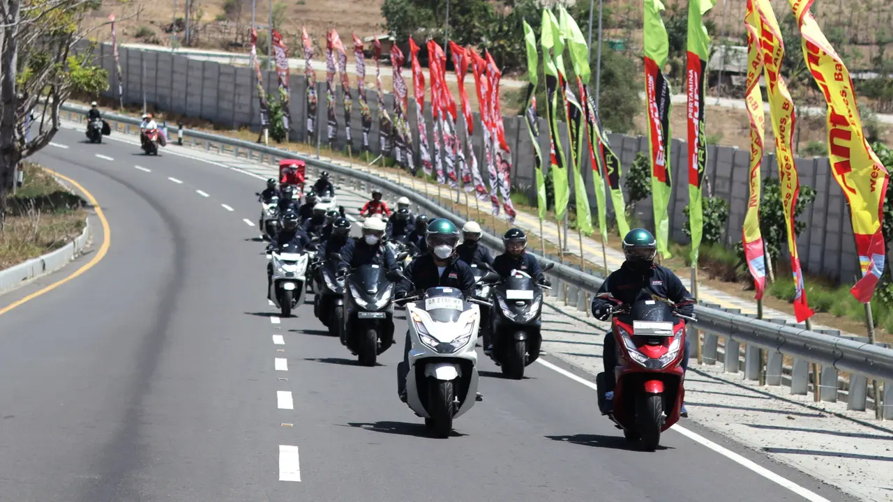 Meriahkan MotoGP Mandalika 2024, Pecinta Motor Honda Turing dengan PCX160