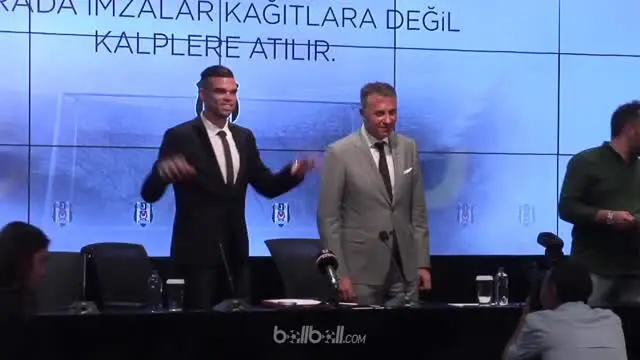 VIDEO: Pepe Rayakan Pindah ke Besiktas dengan Pose Ronaldo