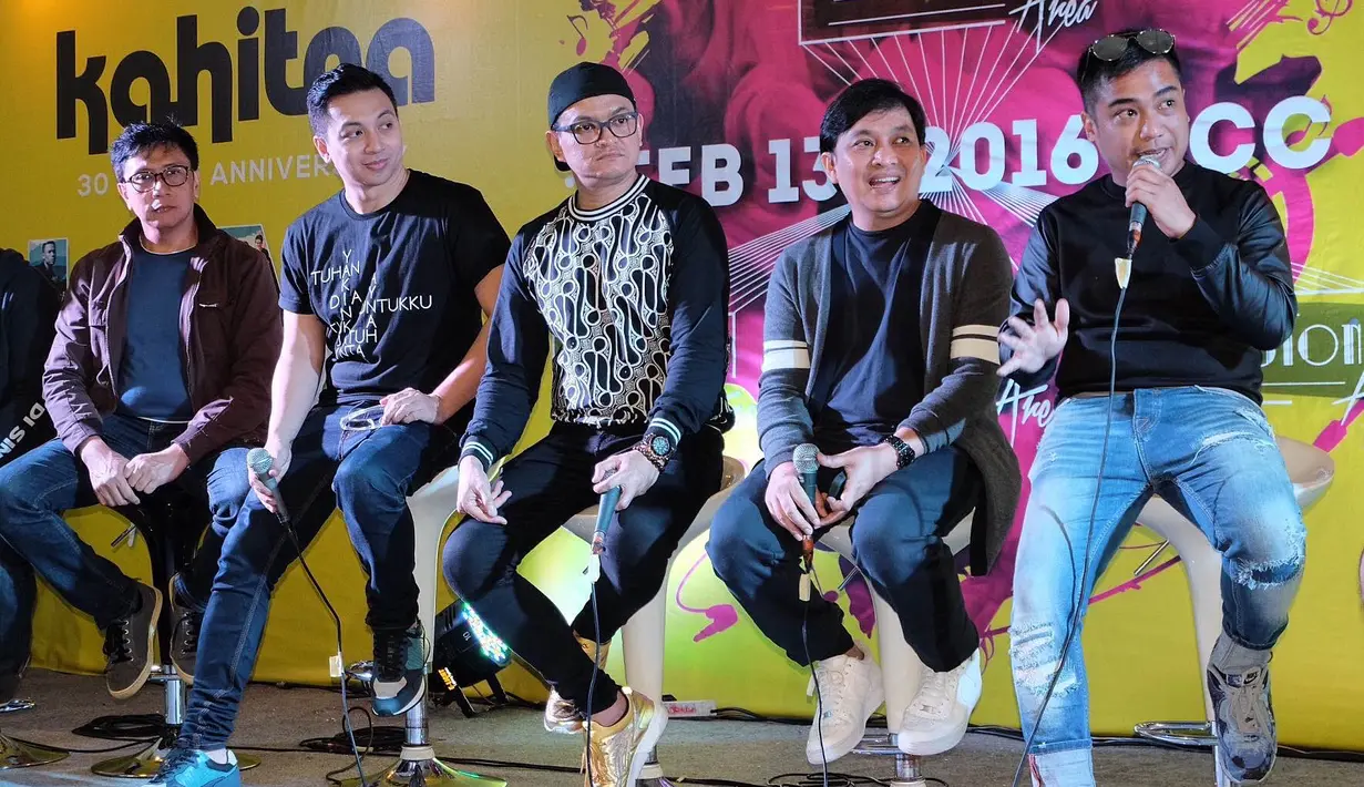 Dino Hamid selaku CEO Berlian Entertainment mengungkap jika tiket sudah ‘sold’ semenjak seminggu yang lalu. Nantinya ada beberapa titik panggung di mana panggung utama akan dipakai Kahitna untuk beraksi. (Dezmond Manullang/Bintang.com)